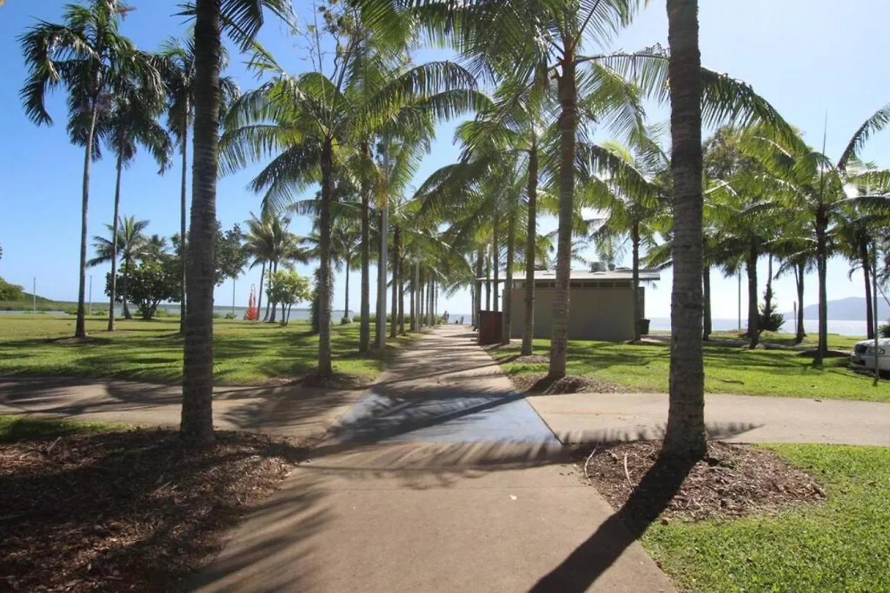 On The Esplanade 7 Apartment Cairns